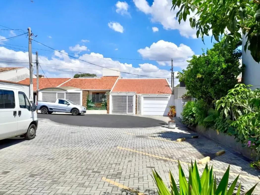 Casa à venda em Xaxim, Curitiba — Hub Urbana