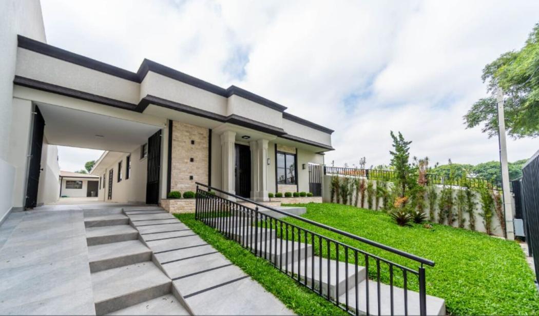 Casa à venda em Água Verde, Curitiba — Hub Urbana