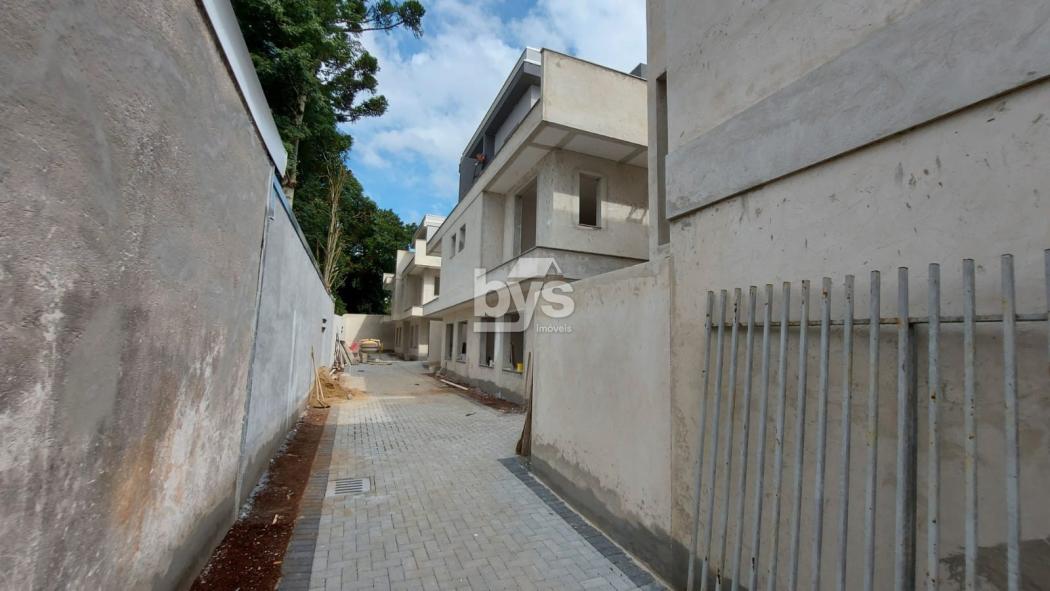  - SOBRADO com 3 dormitórios à venda com 168m² por R$ 815.000,00 no bairro Boqueirão - CURITIBA / PR