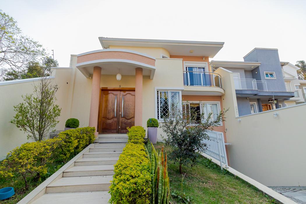 Casa em CURITIBA - PR, no bairro Cascatinha - Referência 066-C-BYS