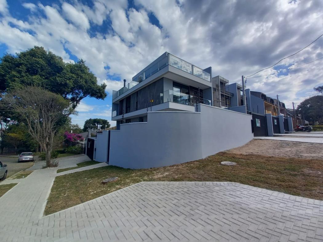  - SOBRADO com 4 dormitórios à venda com 265.71m² por R$ 1.899.900,00 no bairro Guabirotuba - CURITIBA / PR