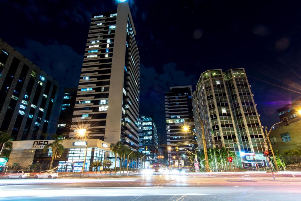 STUDIO MOBILIADO COM VAGA NO CENTRO C�VICO