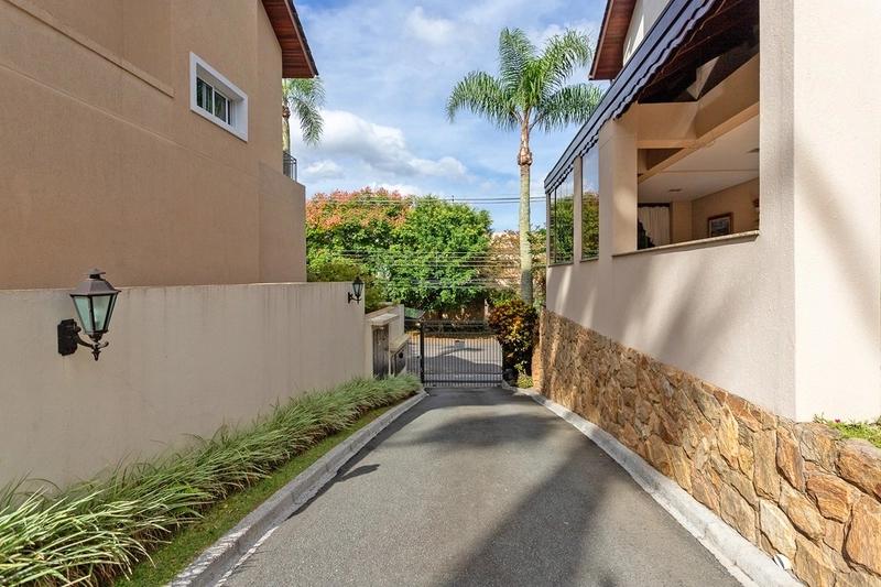  - 🏡 Sobrado Triplex em Condomínio Fechado | Bom Retiro | 282m² Privativos