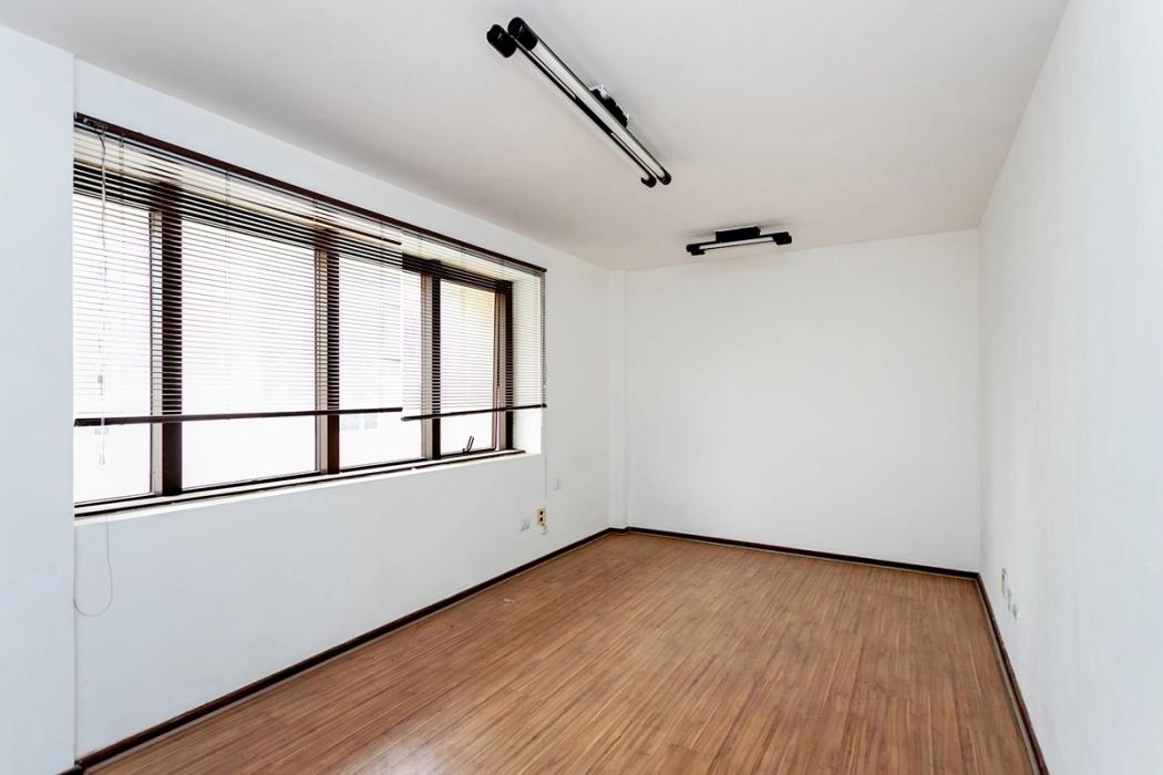 Casa comercial à venda em Centro, Curitiba — Hub Urbana