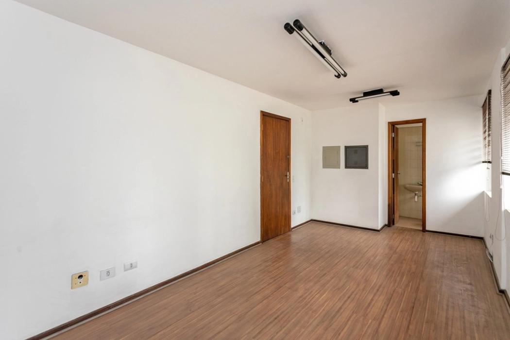 Casa comercial à venda em Centro, Curitiba — Hub Urbana