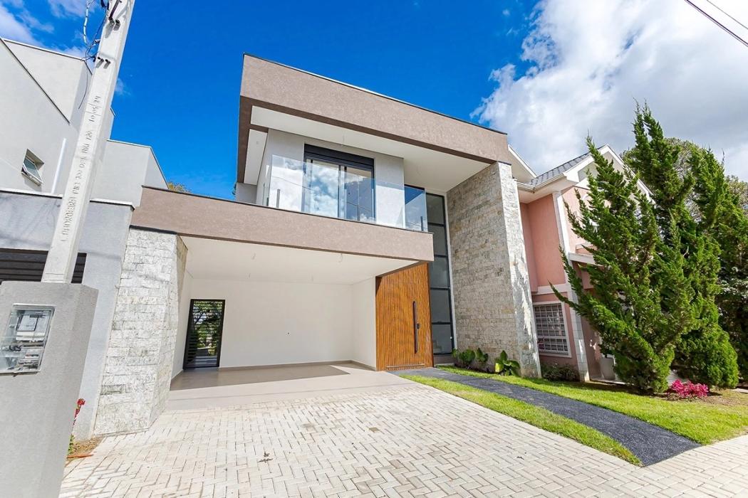  - Alto Padrão com 3 suítes à venda, 234 m² na Rua Theodoro Makiolka