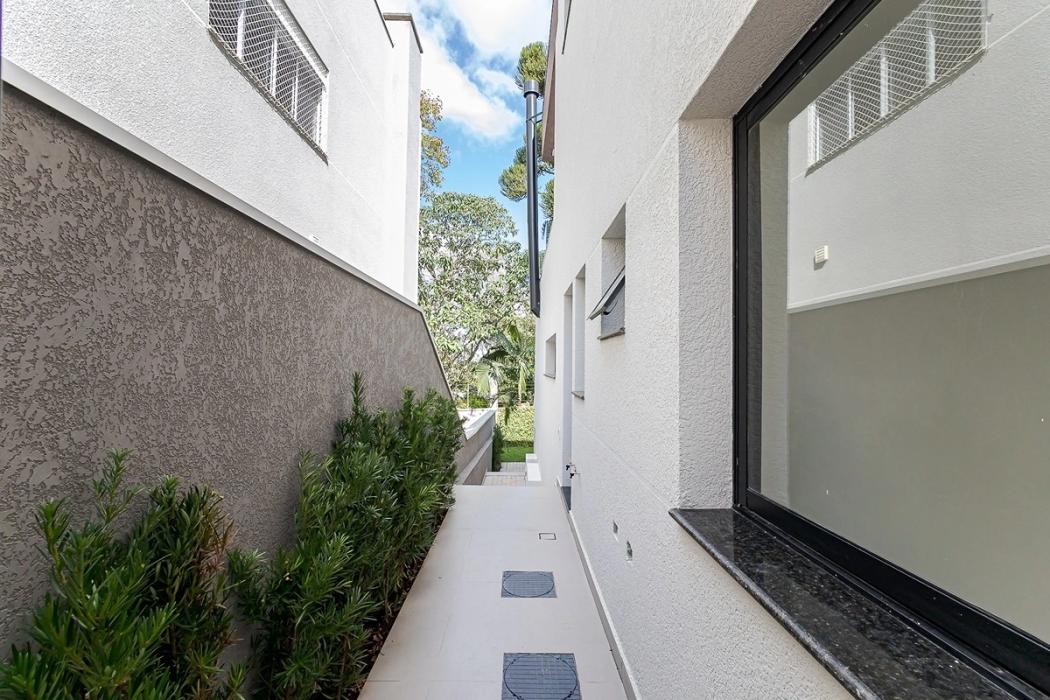 Casa à venda em Santa Cândida, Curitiba — Fava Imóveis