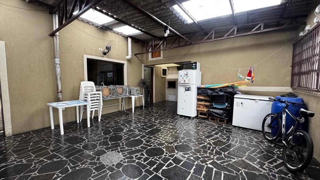 Casa à venda em Capão Raso, Curitiba — Hub Urbana