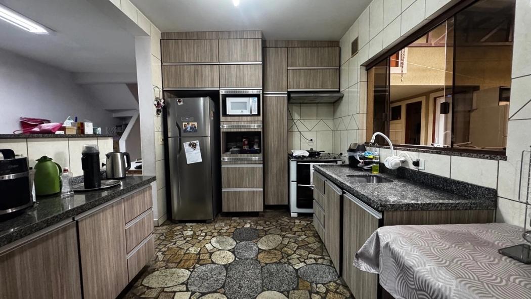 Casa à venda em Capão Raso, Curitiba — Hub Urbana