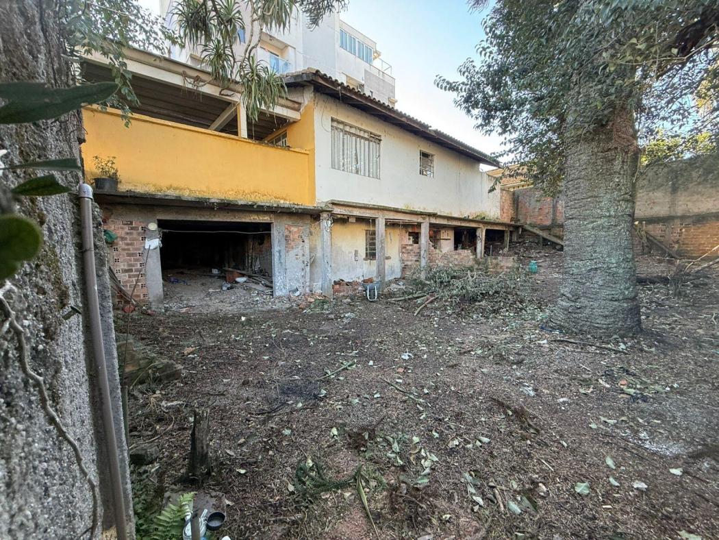 Excelente Terreno de esquina a venda no bairro Merces