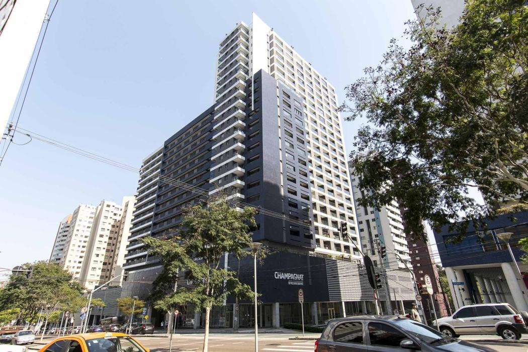 Studio mobiliado no Champagnat 2540 | Andar alto