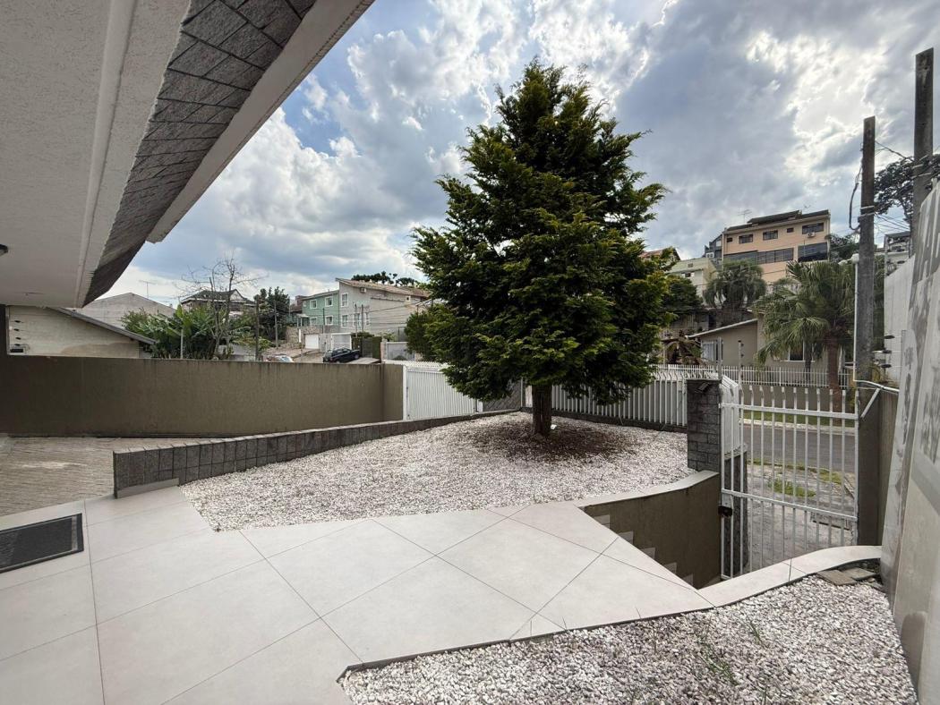 Sobrado à venda com 3 quartos, 240m² - santo inácio,Curitiba 