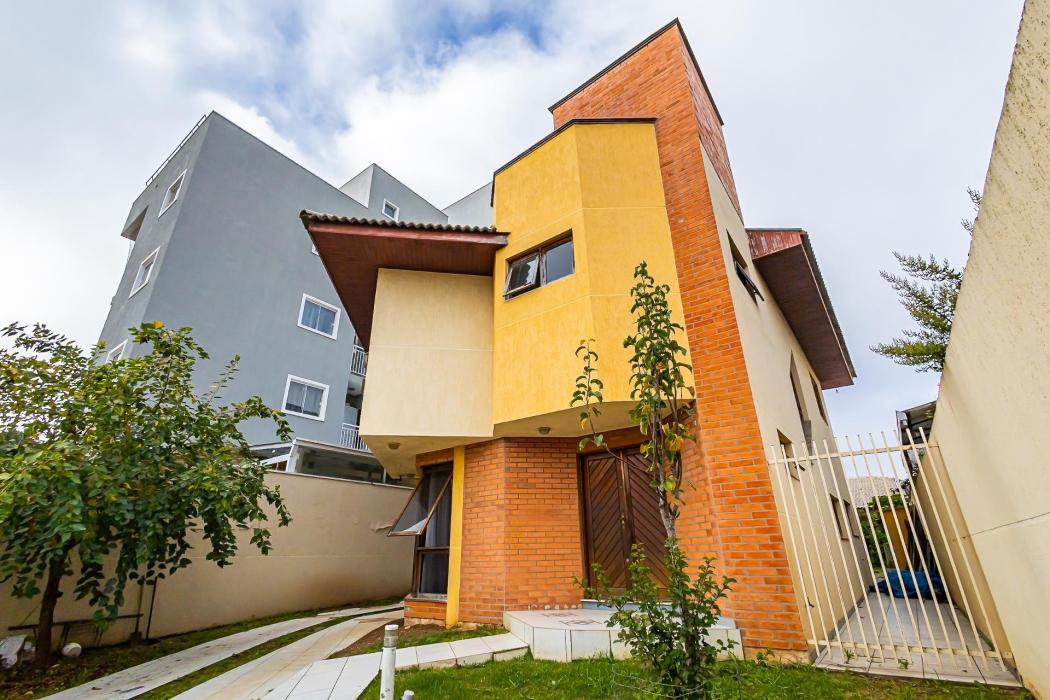  - Casa Face Norte de 280m² em Terreno de 468m² - 3 Qts (1 Suíte) e Amplo Quintal