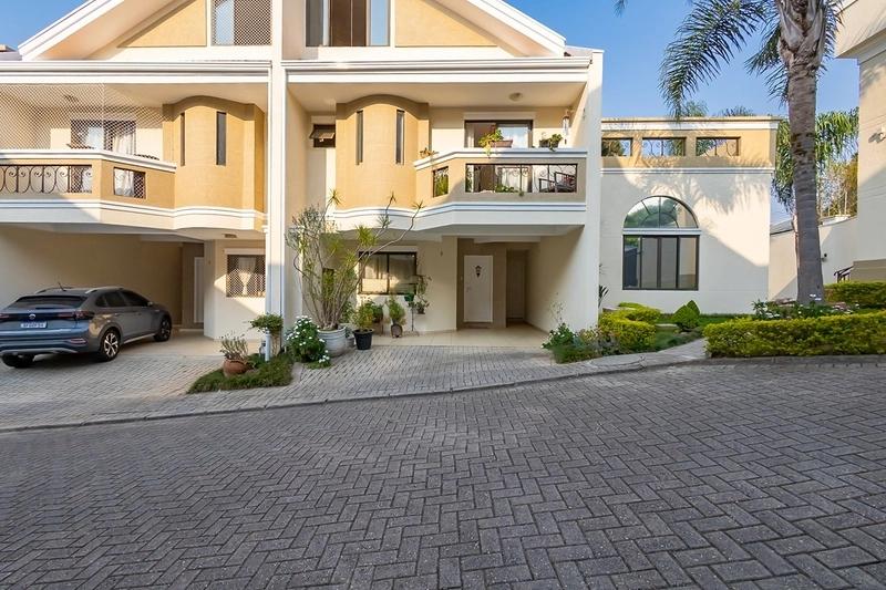 Sobrado Triplex à Venda – Condomínio Green Fields