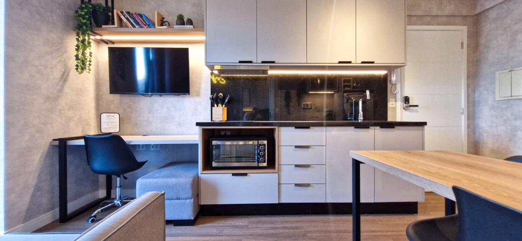 Studio mobiliado no �ltimo andar | Centro de Curitiba�