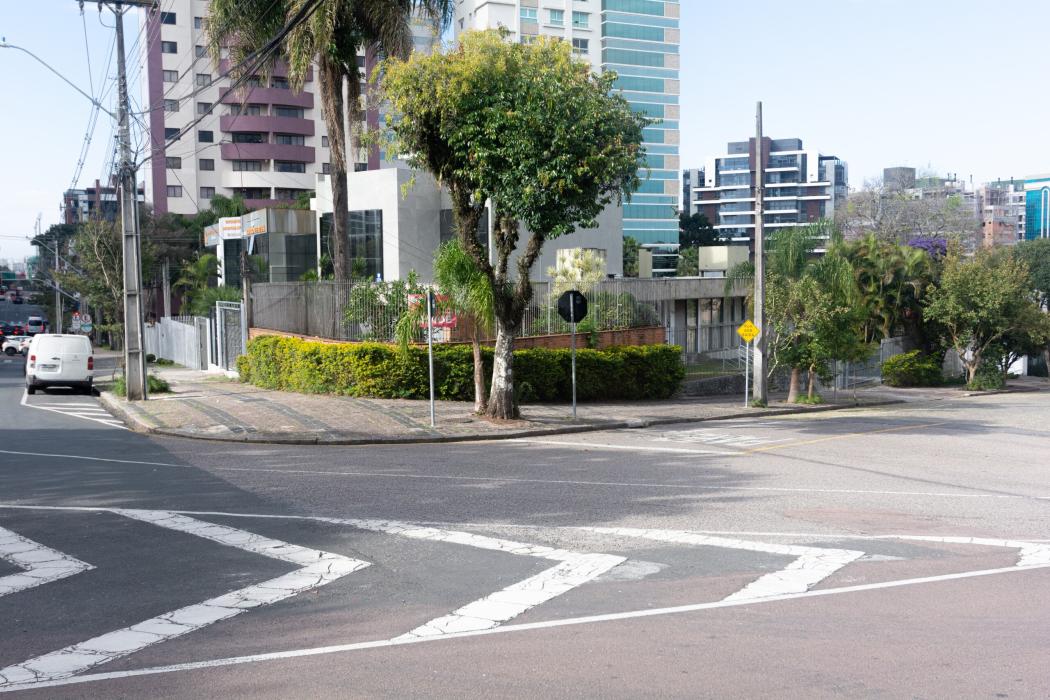  - Casa Comercial/Residencial de Esquina no Alto da Glória  