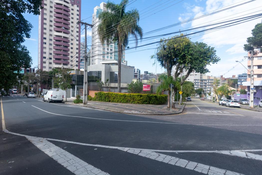  - Casa Comercial/Residencial de Esquina no Alto da Glória  