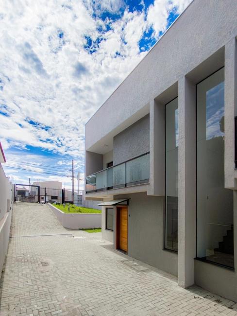 Casa à venda em Tingui, Curitiba — Hub Urbana
