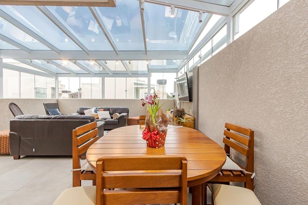  - Sobrado/Triplex em condomínio, com lindo espaço para receber família e amigos, no Bairro Alto