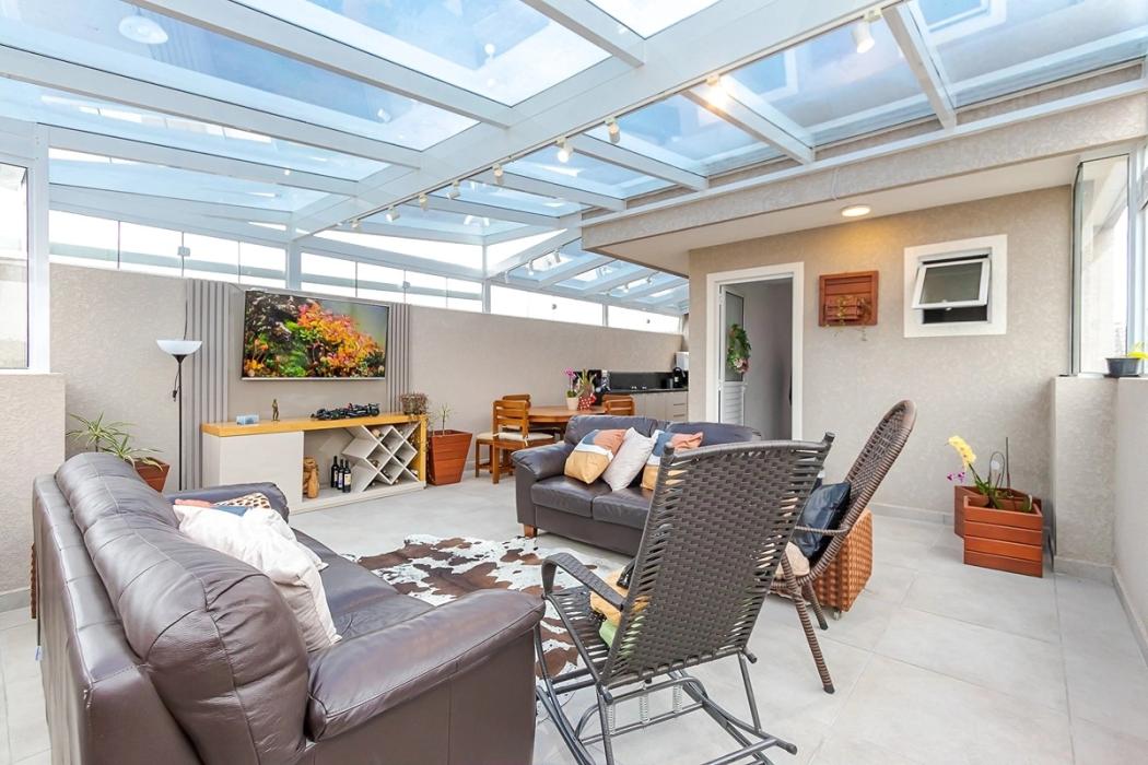 Sobrado/Triplex em condomínio, com lindo espaço para receber família e amigos, no Bairro Alto - JB3 Imóveis