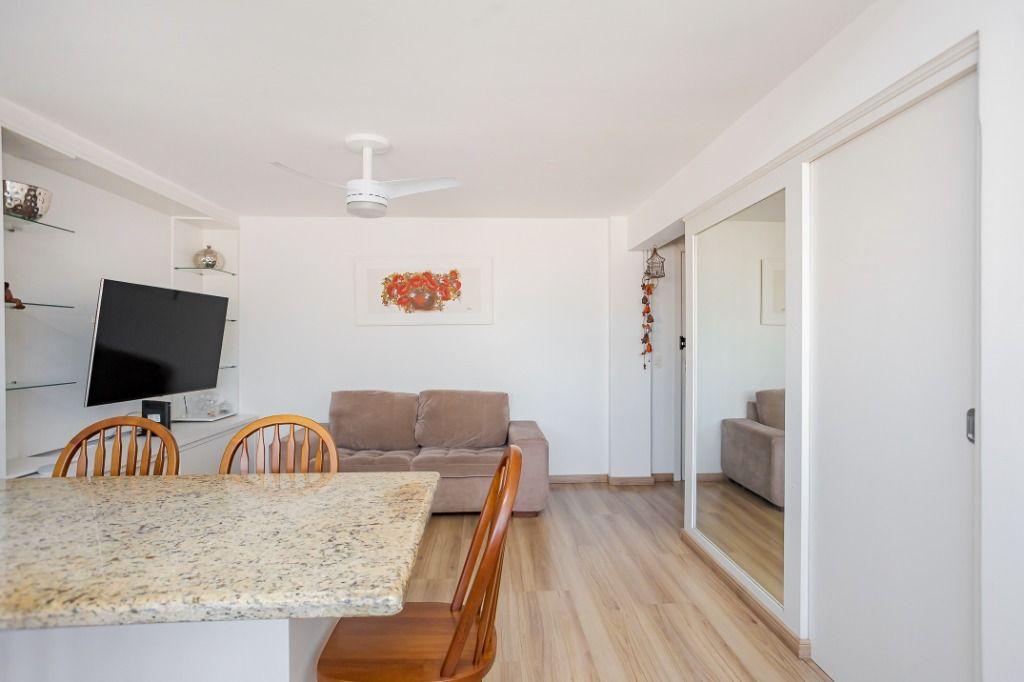 Apartamento em Curitiba - PR, no bairro Centro - Referência AD0009-CIMV