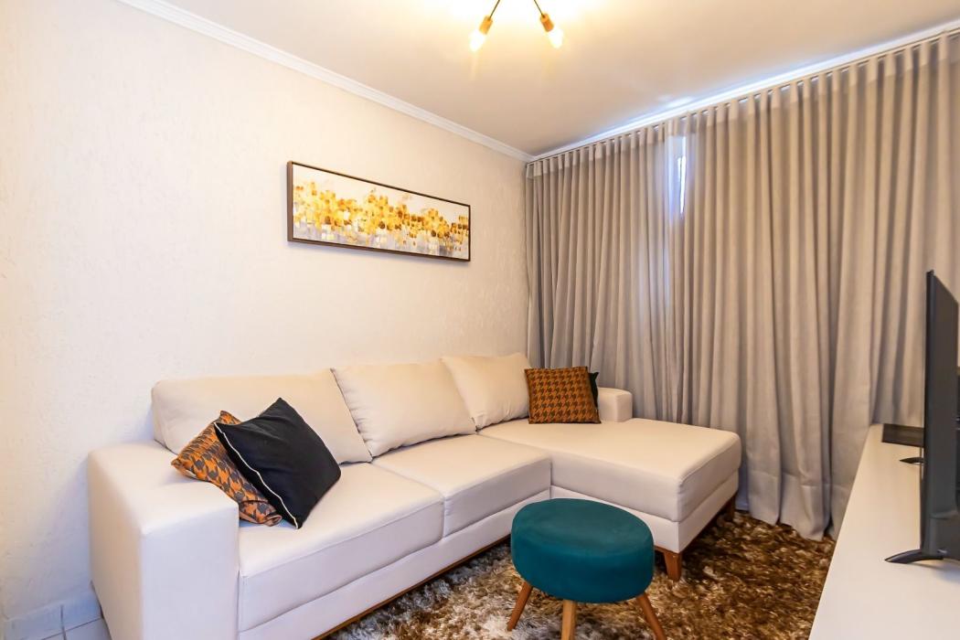 APARTAMENTO DUPLEX COM 2 QUARTOS, 1 SUÍTE, IMOBILIADO E COM FACE NORTE, NO CAPÃO RASO ESCADAS