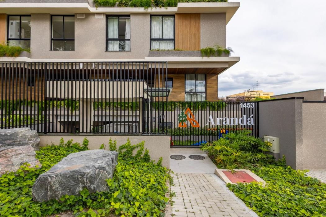 Apartamento em Curitiba - PR, no bairro Agua Verde - Referência AP0016-MAI8