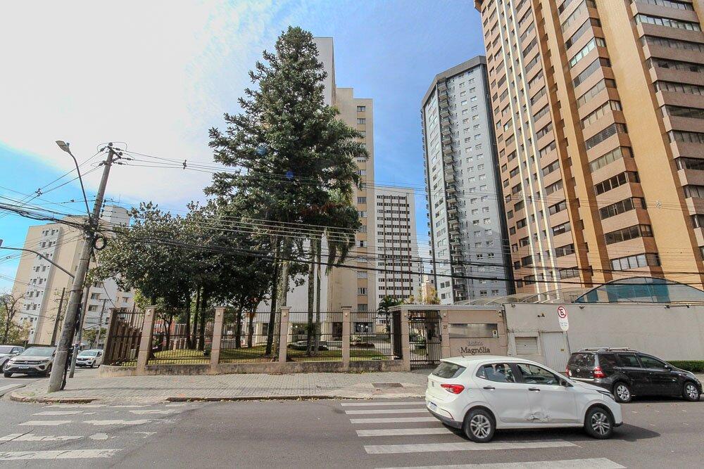 Apartamento em CURITIBA - PR, no bairro Cabral - Referência AP0021-ATIC