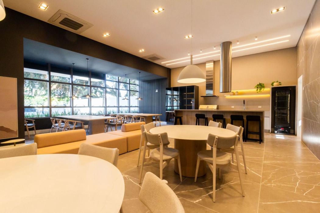 Apartamento em Curitiba - PR, no bairro Centro - Referência AP0025-MAI8