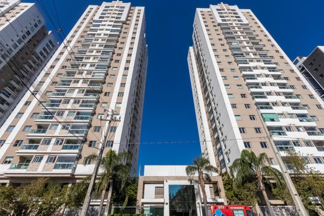 EXELENTE APARTAMENTO SEMI-MOBILIADO EM CONDOMÍNIO CLUBE