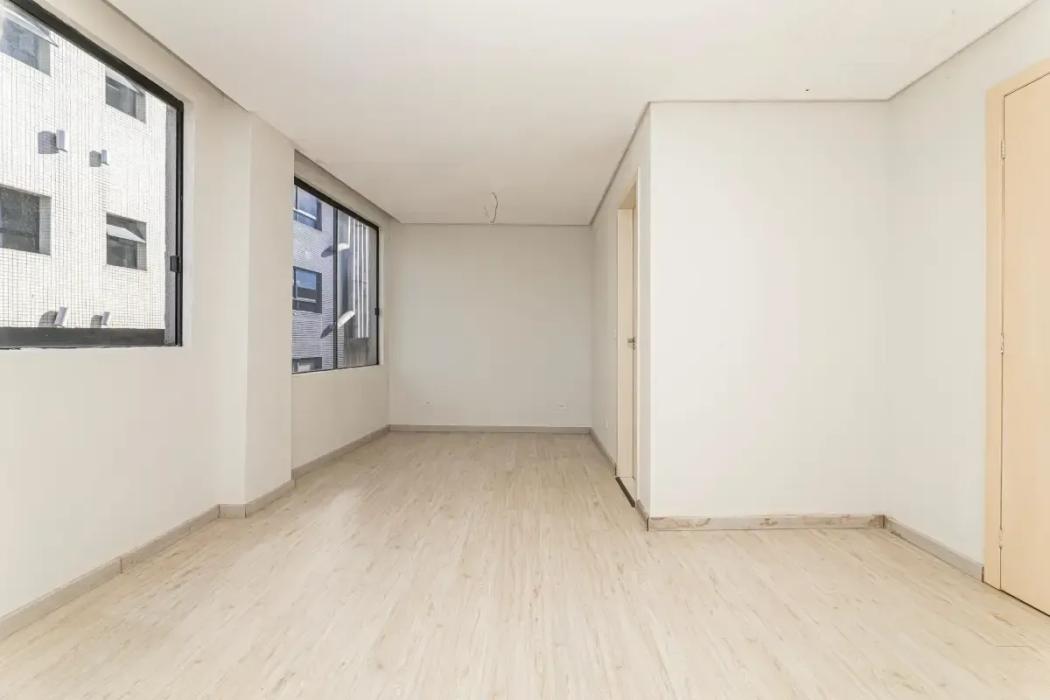  - Apartamento tipo kitinete no Ed Porto Príncipe, Juvevê, Curitiba/PR