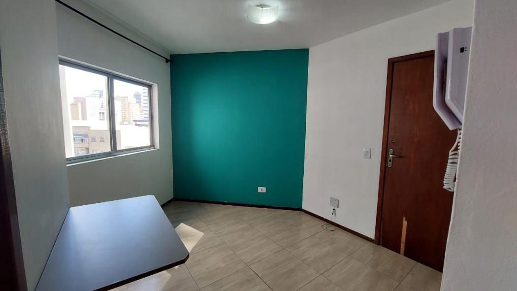Apartamento em Curitiba - PR, no bairro Centro - Referência AP0076-LACJ