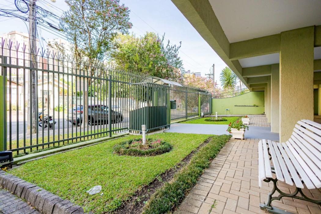 Apartamento em Curitiba - PR, no bairro Água Verde - Referência AP0095-ARBQ