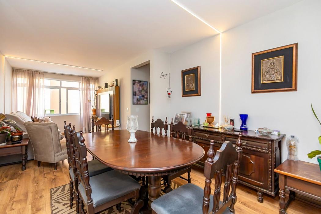 Apartamento em Curitiba - PR, no bairro Água Verde - Referência AP0095-ARBQ