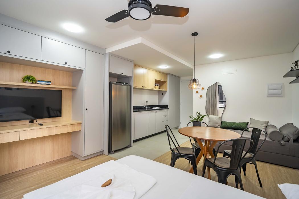Apartamento em CURITIBA - PR, no bairro Água Verde - Referência AP0215-LUMI
