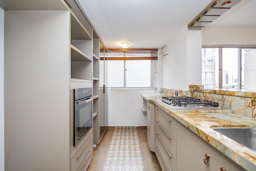 Apartamento em CURITIBA - PR, no bairro Centro - Referência AP0236-LUMI
