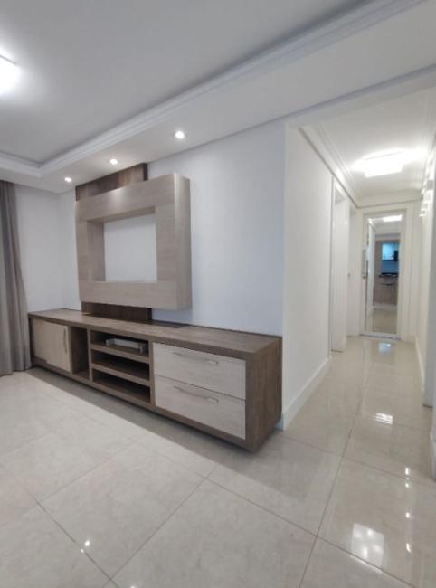  - Apartamento térreo DESOCUPADO com 2 vagas de garagem no Cabral