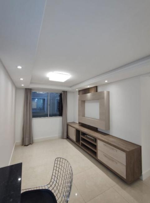  - Apartamento térreo DESOCUPADO com 2 vagas de garagem no Cabral