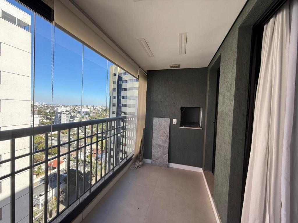 Apartamento no Cabral com 3 dormitórios