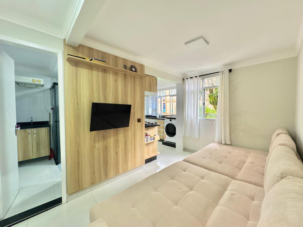 Lindo apartamento com suíte no CIC