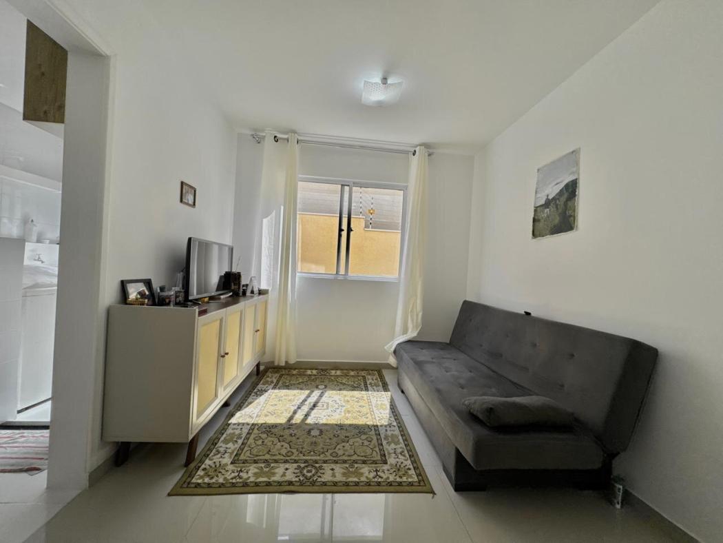  - Apartamento térreo MOBILIADO incluindo eletrodomésticos localizado no bairro Tanguá.