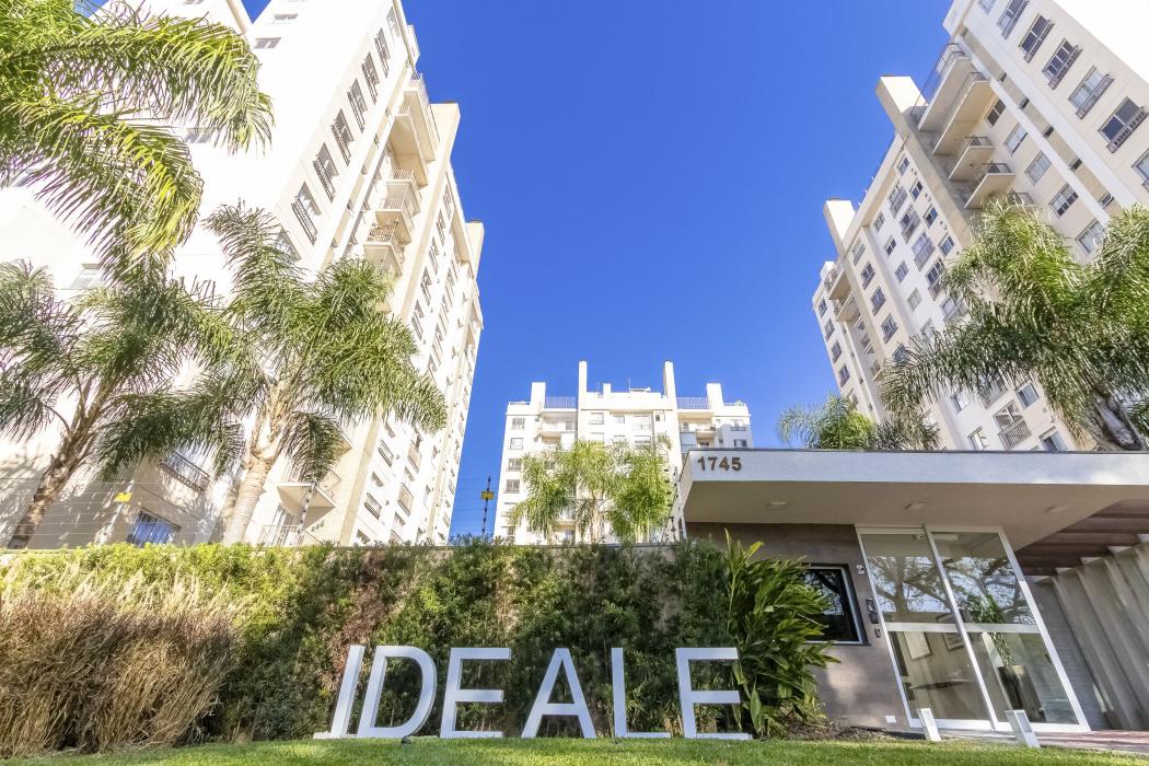 Apartamento em CURITIBA - PR, no bairro Campo Comprido - Referência AP107-GTX