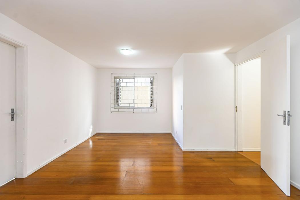  - Apartamento com 2 Quartos no Juvevê com Garagem e Elevador