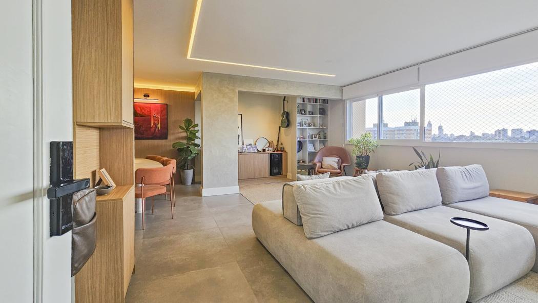 Apartamento reformado de 146 m² privativo com 3 dormitórios sendo 1 suíte com closet com 2 vagas de vagas de garagem no Batel