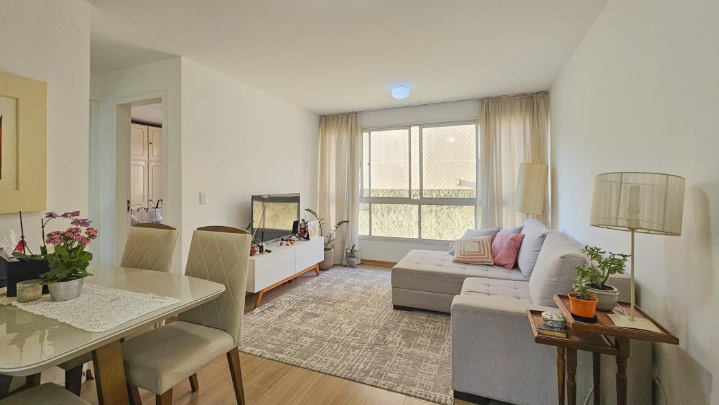 Apartamento de 45 m² privativo com 2 dormitórios e vaga de garagem livre e coberta no Água Verde