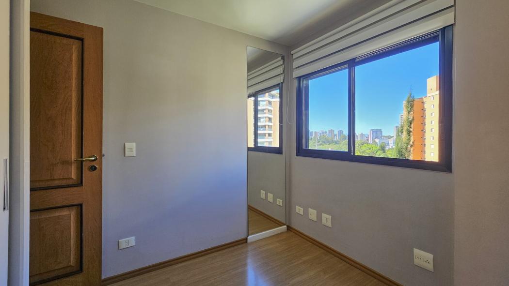 Apartamento à venda em Ahú, Curitiba — Fava Imóveis