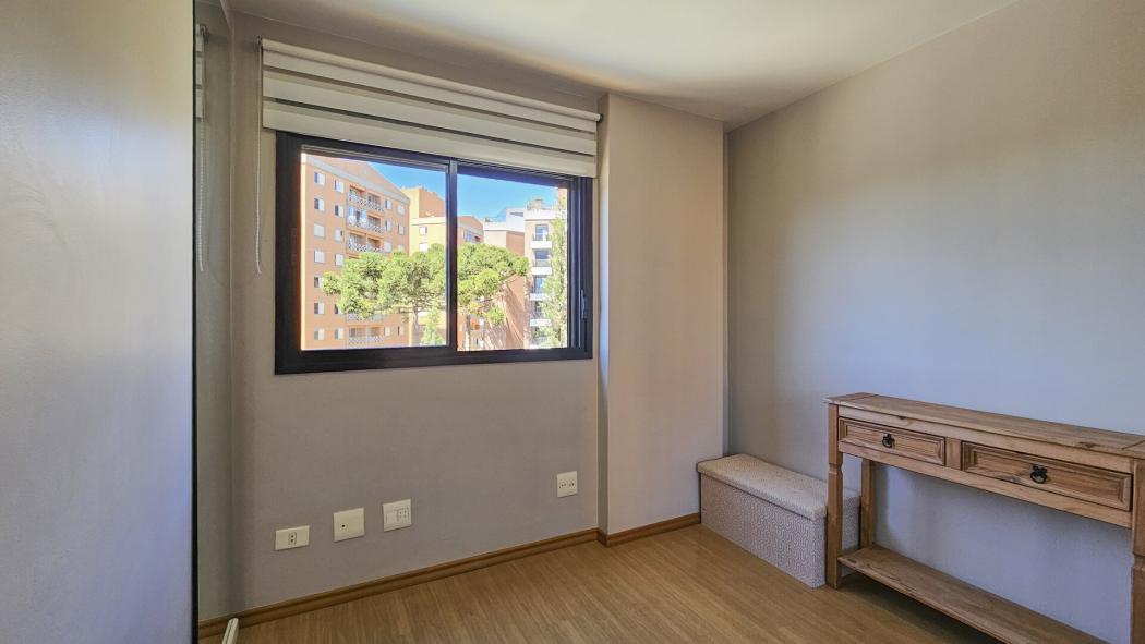 Apartamento à venda em Ahú, Curitiba — Fava Imóveis