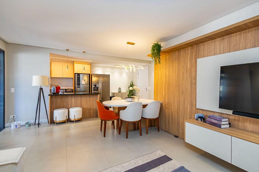  - Apartamento semi-mobiliado com móveis planejados e 3 vagas –à venda Cabral- Curitiba