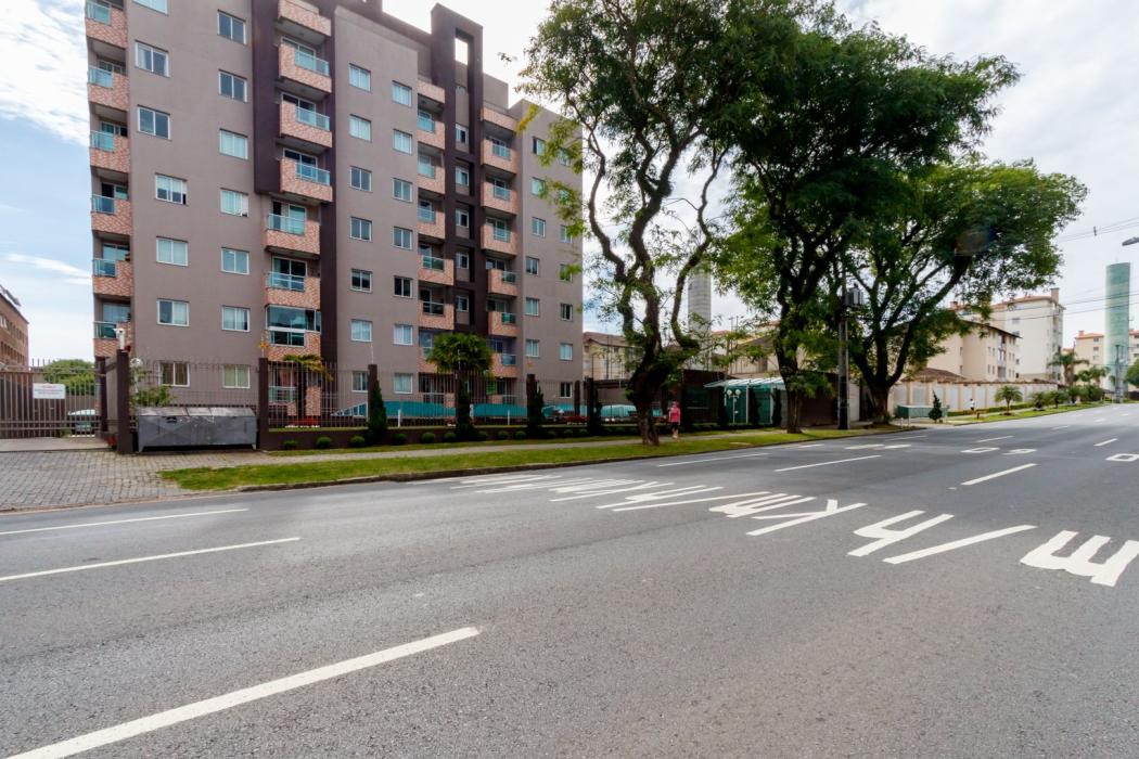 Apartamento à venda em Capão Raso, Curitiba — Fava Imóveis