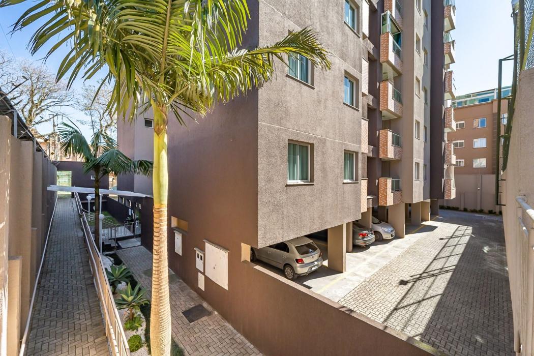 Apartamento à venda em Capão Raso, Curitiba — Fava Imóveis